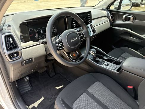 Used 2023 Kia Sorento LX FWD image 14