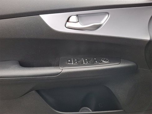 Used 2023 Kia Forte LXS image 13