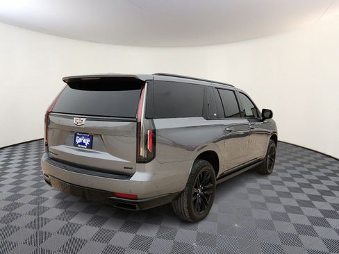 Used 2022 Cadillac Escalade ESV Sport Platinum AWD/4WD image 4