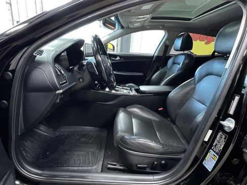 Used 2018 Kia Stinger Premium RWD image 11