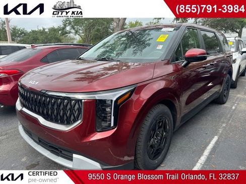 Used 2025 Kia Carnival image 1