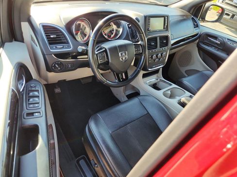 Used 2019 Dodge Grand Caravan SXT FWD image 16