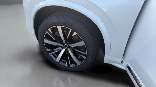 Certified 2025 Volvo XC90 B5 Core AWD/4WD image 12