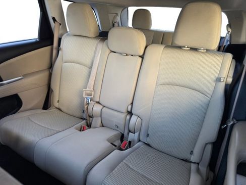 Used 2018 Dodge Journey SXT w/ Connectivity Group FWD image 11