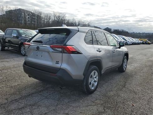 Used 2020 Toyota RAV4 LE image 4