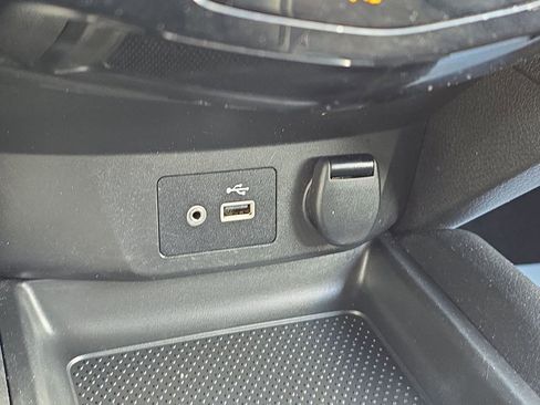 Used 2018 Nissan Rogue SV image 18