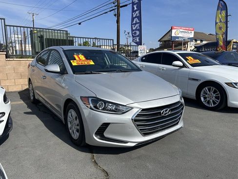 Used 2018 Hyundai Elantra SE w/ SE Connectivity Package 04 image 38