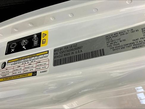 New 2025 Jeep Gladiator Sport image 9