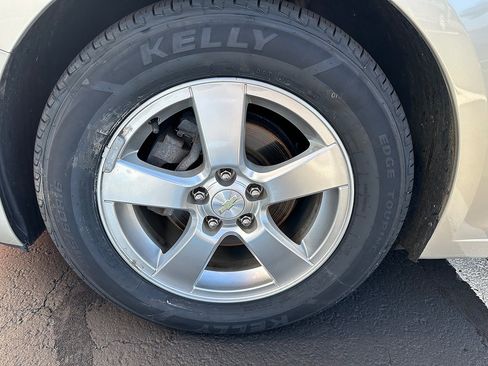 Used 2016 Chevrolet Cruze LT image 13