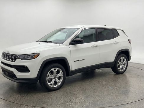 Used 2025 Jeep Compass Latitude AWD/4WD image 3