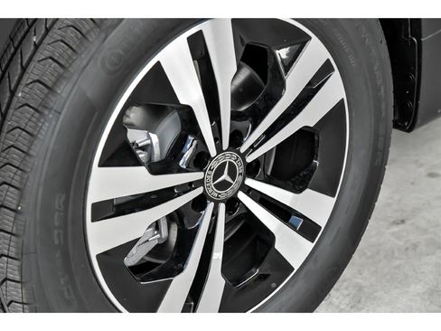 Certified 2025 Mercedes-Benz GLB 250 4MATIC image 6