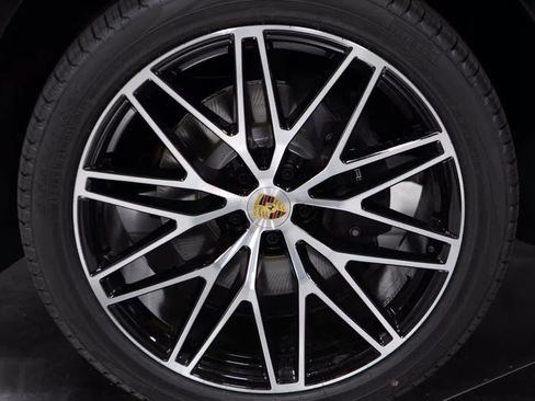 Certified 2026 Porsche Macan AWD/4WD image 11