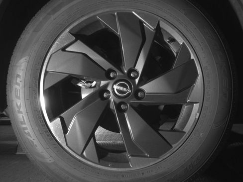 Used 2025 Nissan Rogue SV FWD image 15