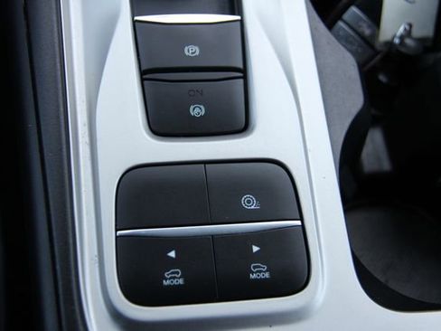 Used 2022 Ford Explorer XLT image 28