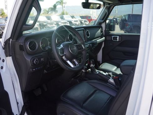 Used 2023 Jeep Wrangler Unlimited Sahara AWD/4WD image 7