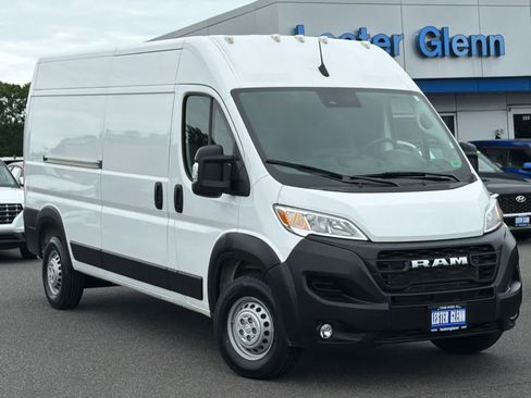Used 2024 RAM ProMaster 2500 w/ Convenience Group FWD image 2