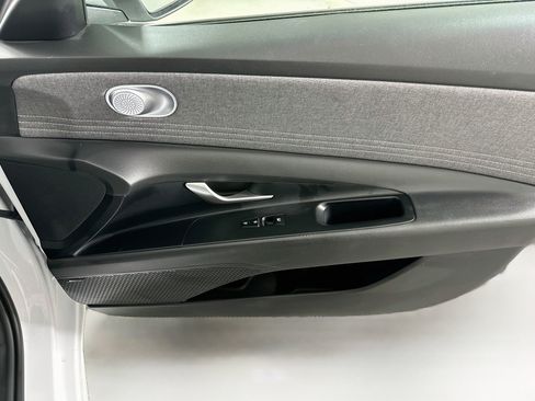 Used 2024 Hyundai Elantra Limited FWD image 32