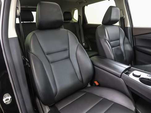 Used 2023 Nissan Rogue SV w/ SV Premium B Package image 30