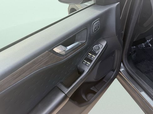 Used 2020 Ford Escape Titanium image 26