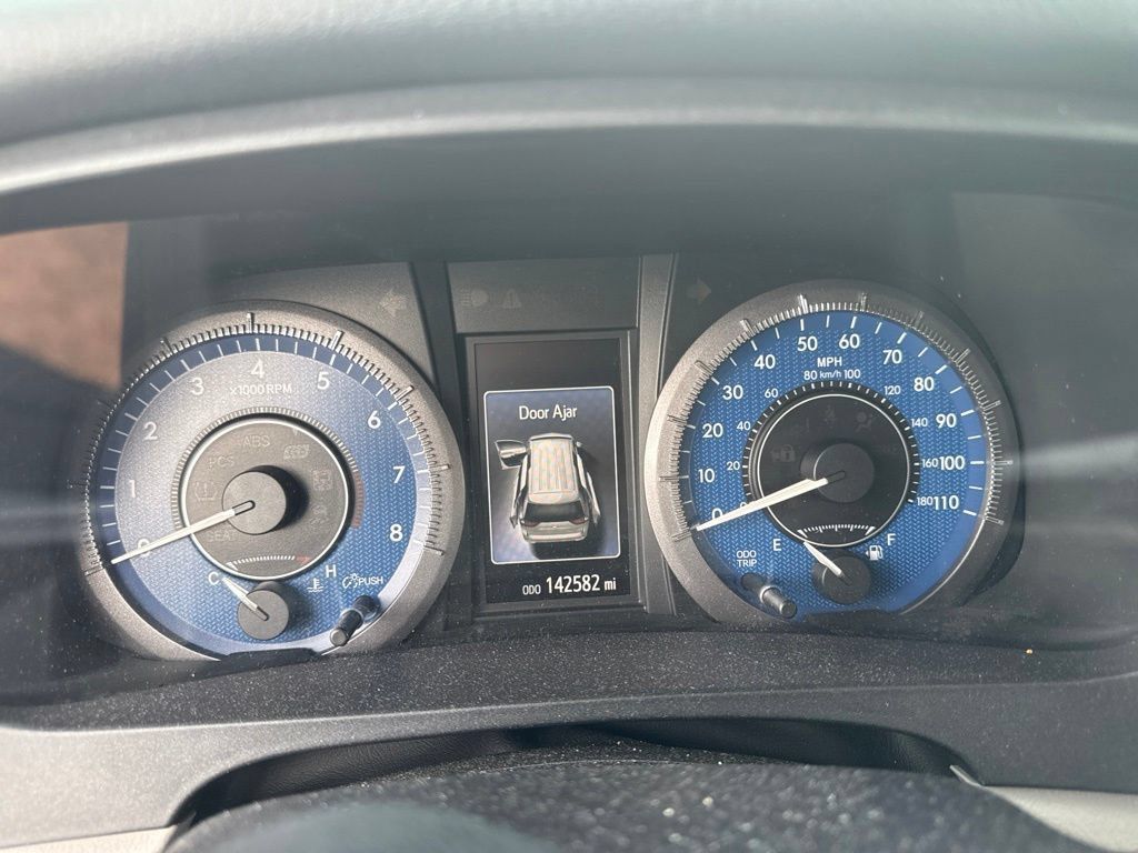 Used 2018 Toyota Sienna XLE Premium FWD image 19