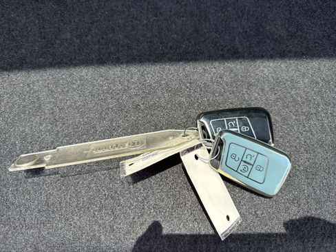 Used 2024 Volkswagen Tiguan SE FWD image 41