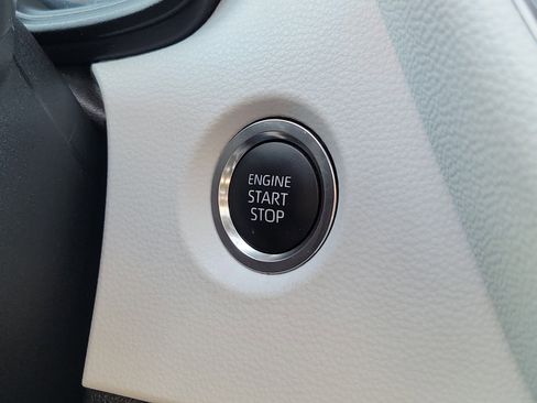 Certified 2025 Toyota Corolla SE image 28