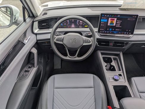 New 2025 Volkswagen Tiguan SE image 16