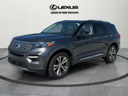 Used 2020 Ford Explorer Platinum w/ Premium Technology Package image 3