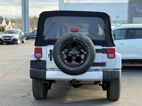 Used 2016 Jeep Wrangler Unlimited Sahara w/ Connectivity Group image 33