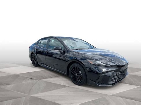 Used 2026 Toyota Camry SE FWD image 2