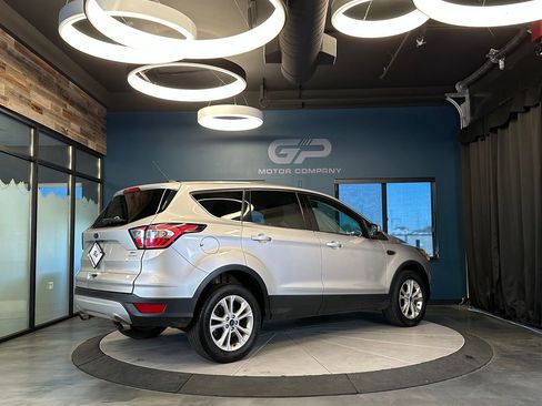 Used 2017 Ford Escape SE w/ SE Cold Weather Package AWD/4WD image 3