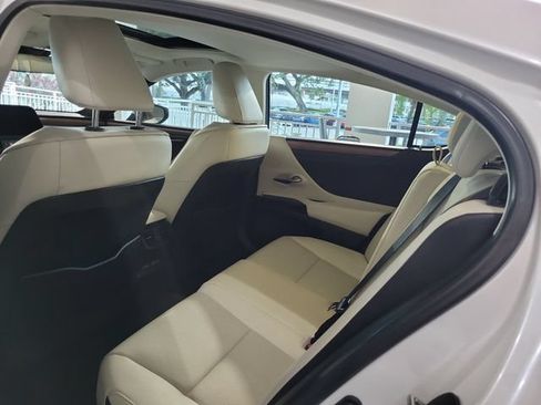 Used 2023 Lexus ES 350 w/ Premium Package FWD image 7