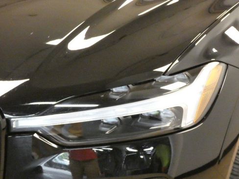 Used 2023 Volvo XC60 B5 Ultimate w/ Climate Package image 6