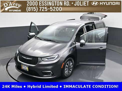 Used 2022 Chrysler Pacifica Limited image 31