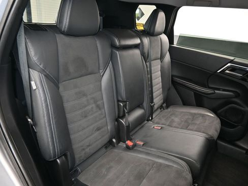 Used 2022 Mitsubishi Outlander SE image 41