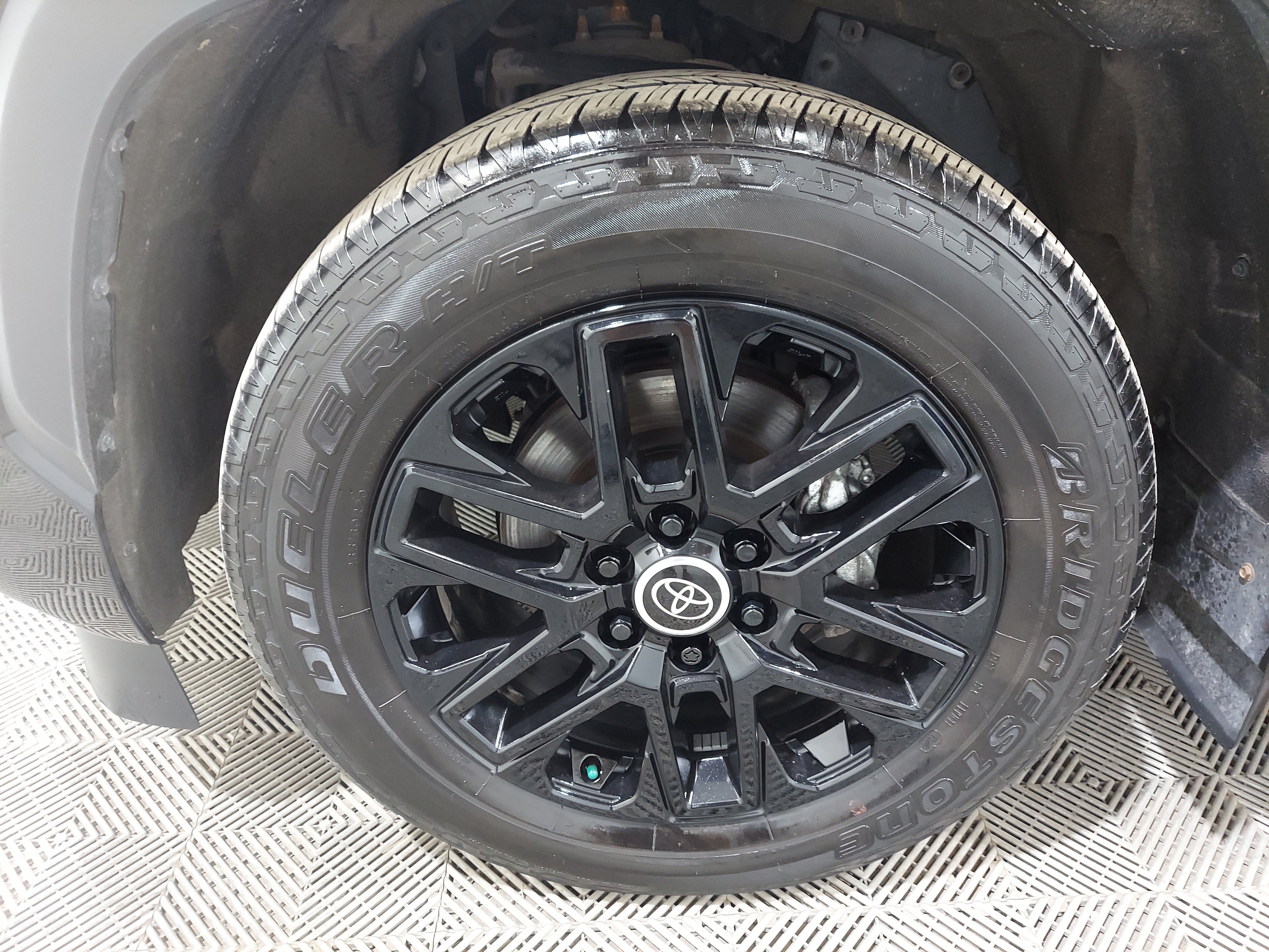 Used 2024 Toyota Sequoia Platinum AWD/4WD image 5