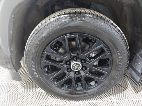 Used 2024 Toyota Sequoia Platinum AWD/4WD image 5