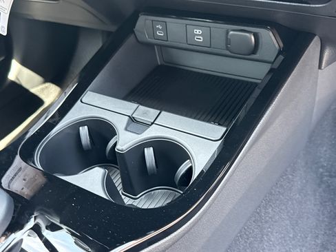 New 2026 Toyota Prius Plug-In Hybrid FWD image 17
