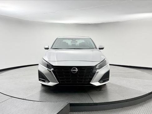 Used 2023 Nissan Altima 2.5 SL FWD image 11