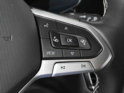 Certified 2022 Volkswagen Taos SE FWD image 21
