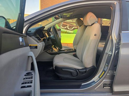 Used 2016 Hyundai Sonata SE FWD image 16