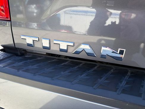 Used 2021 Nissan Titan SV w/ SV Convenience Package AWD/4WD image 10