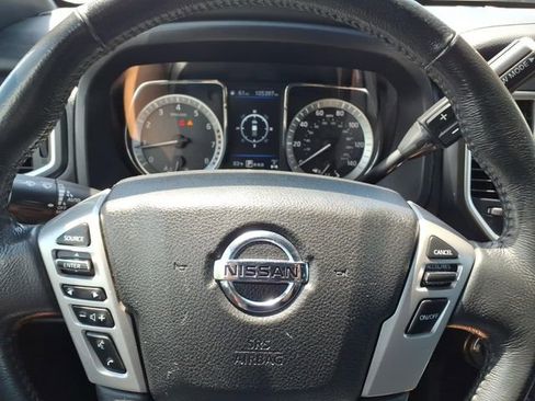 Used 2019 Nissan Titan SV w/ SV Convenience Package AWD/4WD image 19
