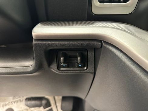 New 2025 Ford Expedition Active image 37