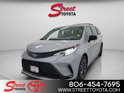 Certified 2025 Toyota Sienna XSE image 1