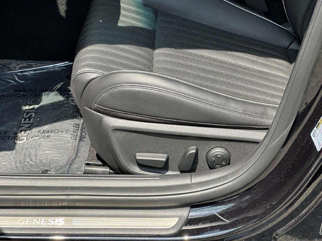 Used 2023 Genesis G70 3.3T AWD/4WD image 16
