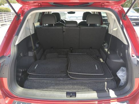 Certified 2023 Volkswagen Tiguan SE FWD image 9