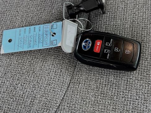Used 2023 Toyota Sienna LE image 36