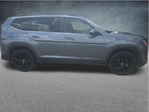 Used 2022 Volkswagen Atlas SE FWD image 2