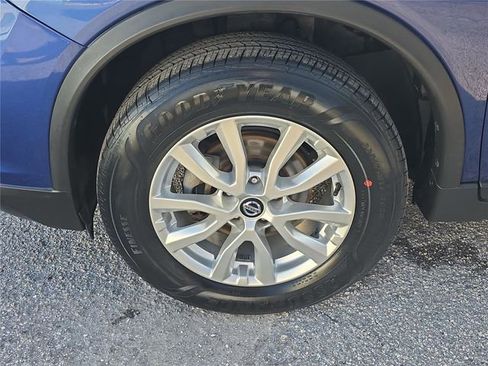 Used 2020 Nissan Rogue SV image 28